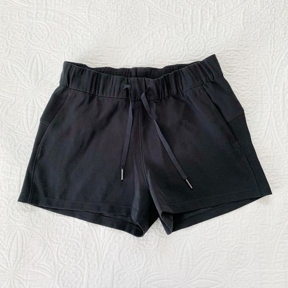 Lululemon On‎ the Fly Short (Woven, 2.5" Inseam), Black - Picture 3 of 5
